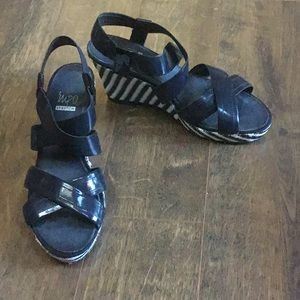 Black/White wedge sandals
